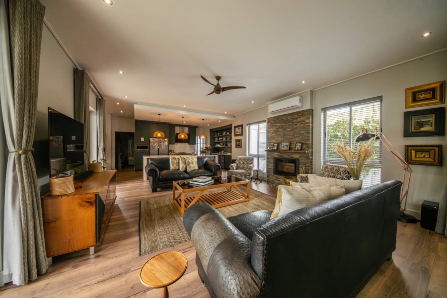 4 Bedroom Property for Sale in Lemoenkloof Western Cape